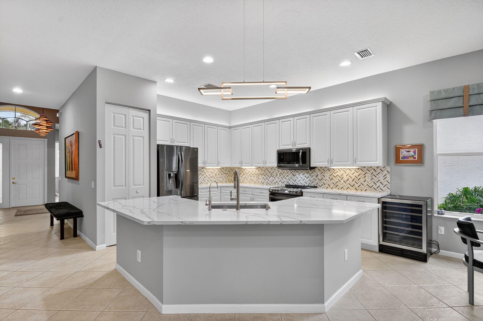 VALENCIA SHORES 5 - Residential