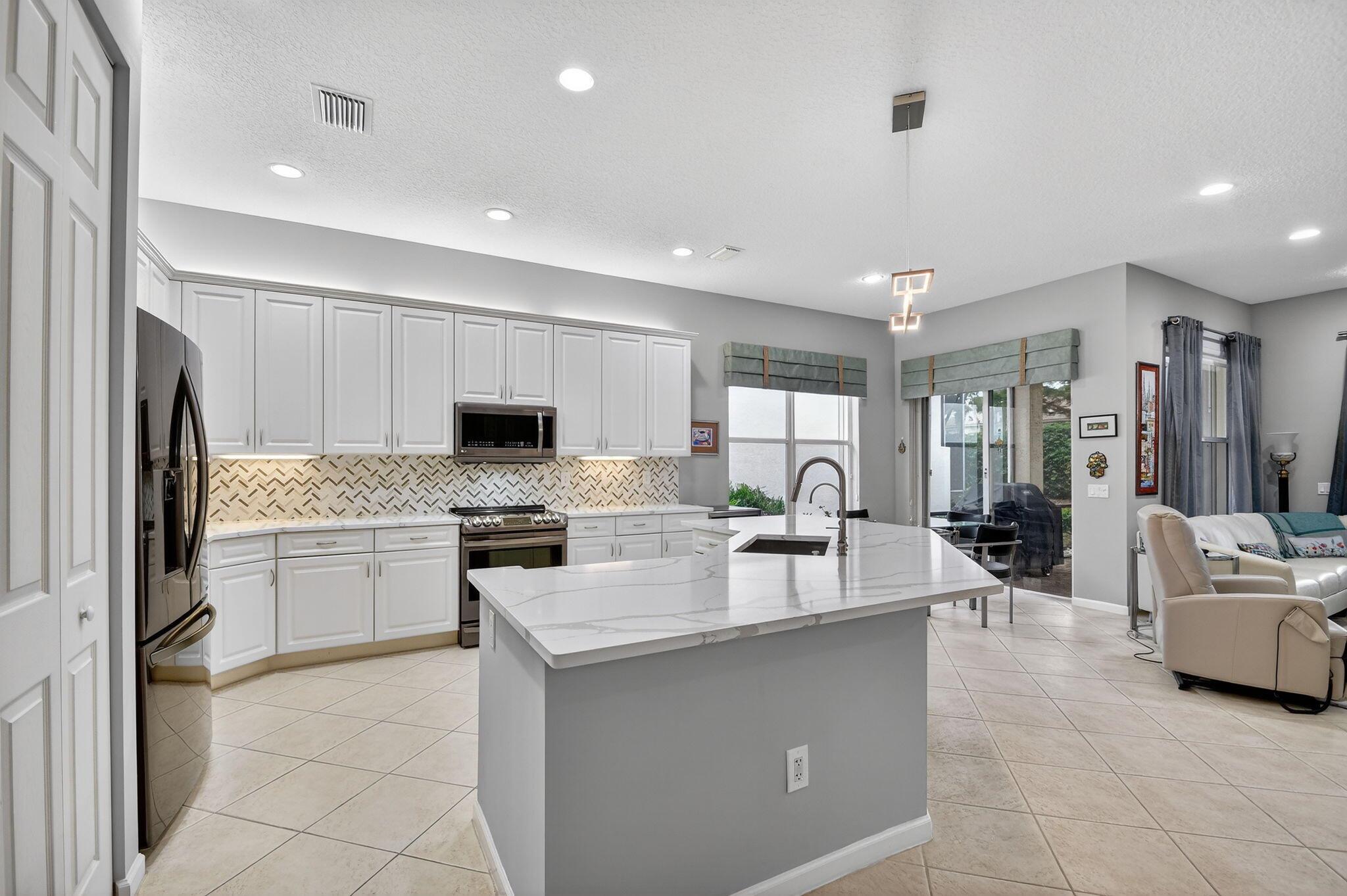 VALENCIA SHORES 5 - Residential