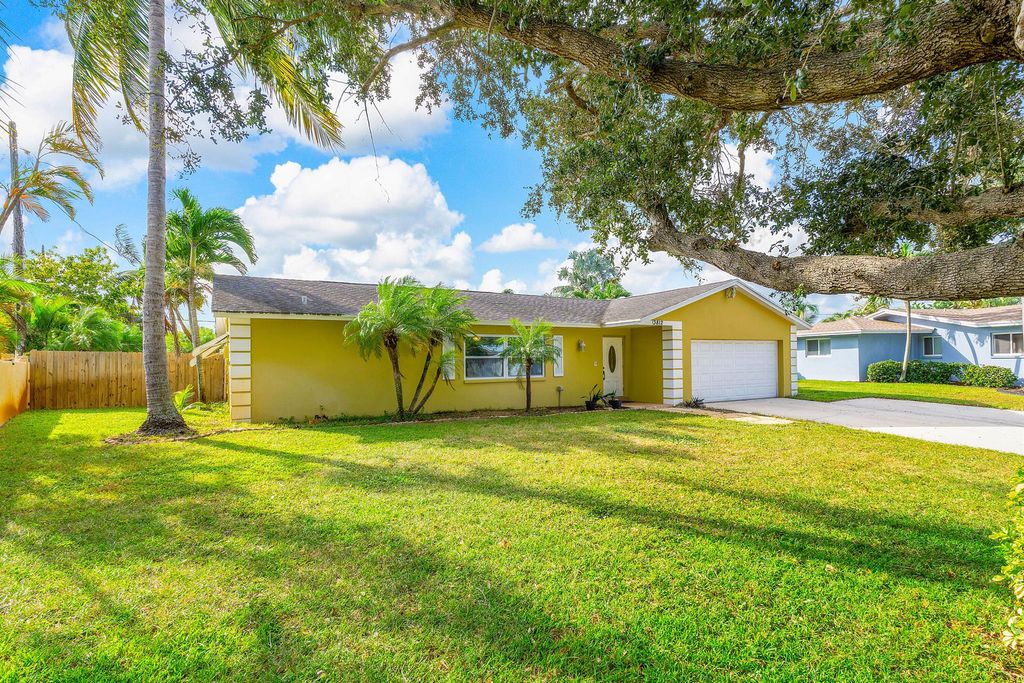 Photo of 3812 Buttercup Circle S, Palm Beach Gardens, FL 33410 (MLS # R10934016)