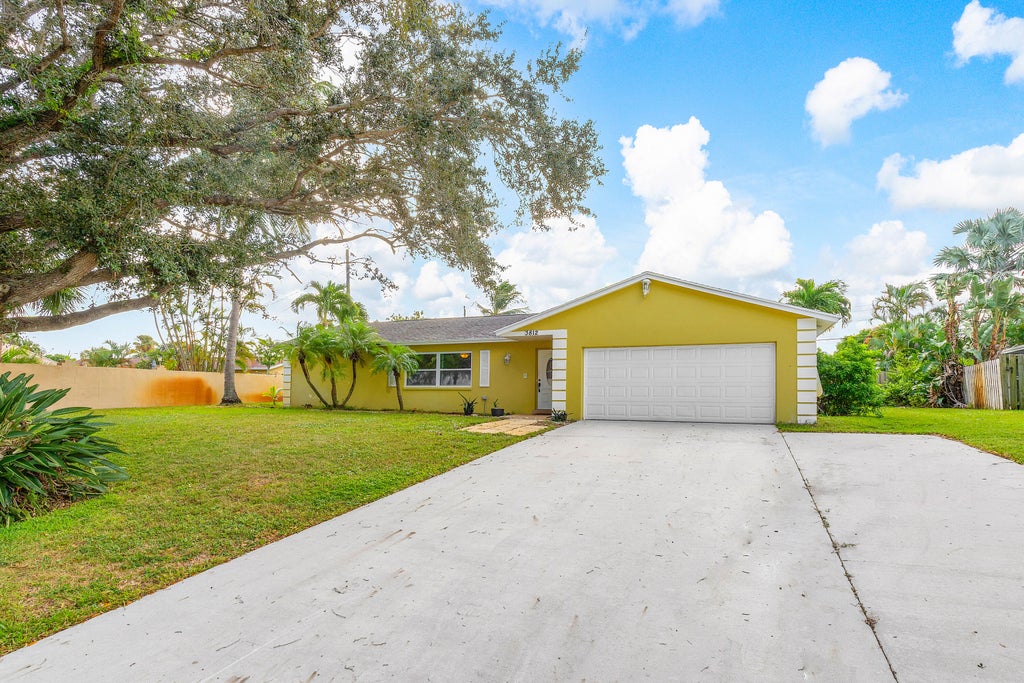 Photo of 3812 Buttercup Circle S, Palm Beach Gardens, FL 33410 (MLS # R10934016)