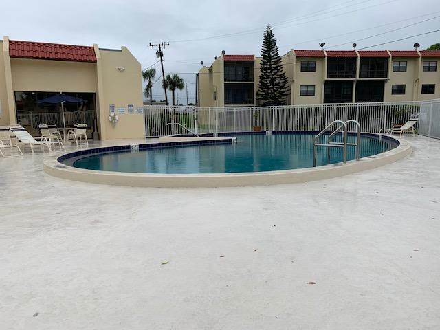 ISLAND HOUSE CONDOMINIUM PHASE I - Residential