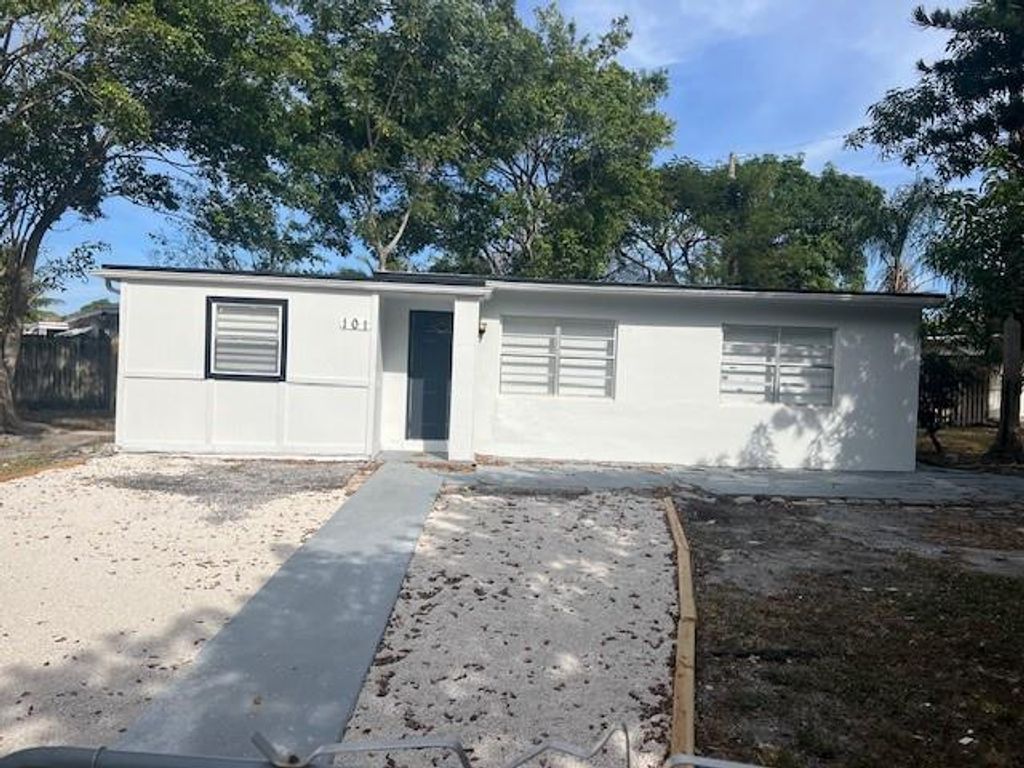 Photo of 101 Hibiscus Tree Drive, Lantana, FL 33462 (MLS # F10474727)