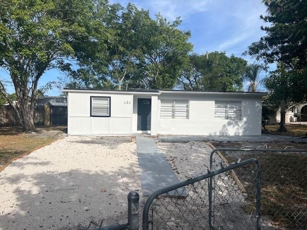Photo of 101 Hibiscus Tree Drive, Lantana, FL 33462 (MLS # F10474727)