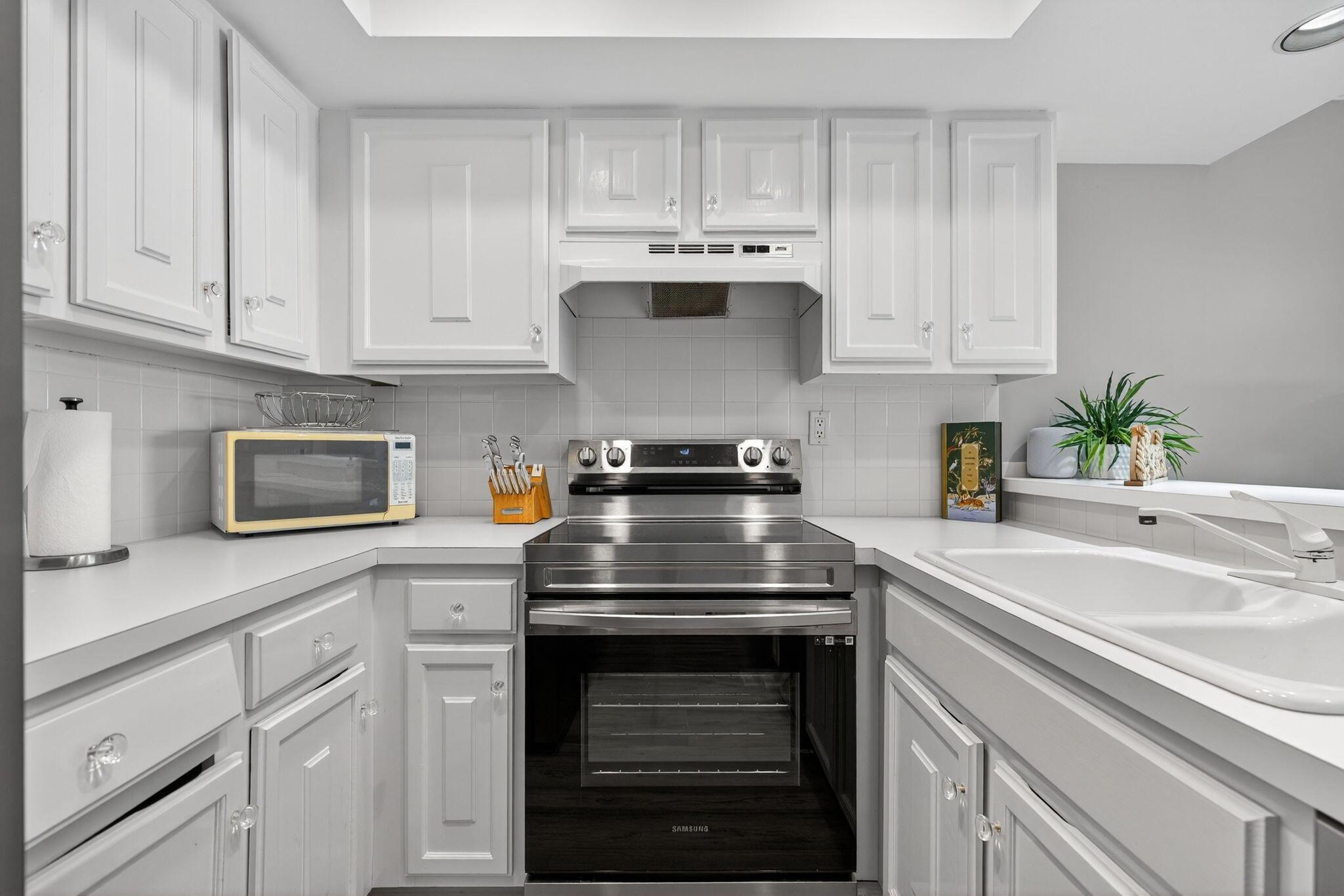 RIVER VILLAGE CONDO - Residential Lease