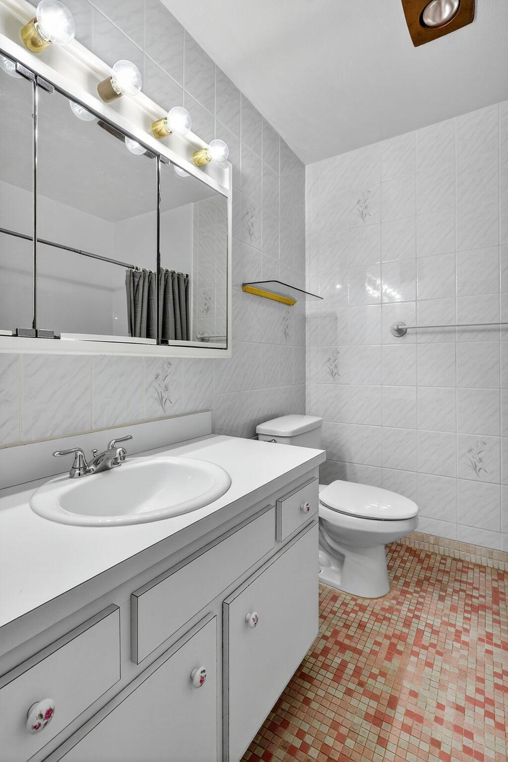 BEVERLY HILLS CONDO NUMBE - Residential