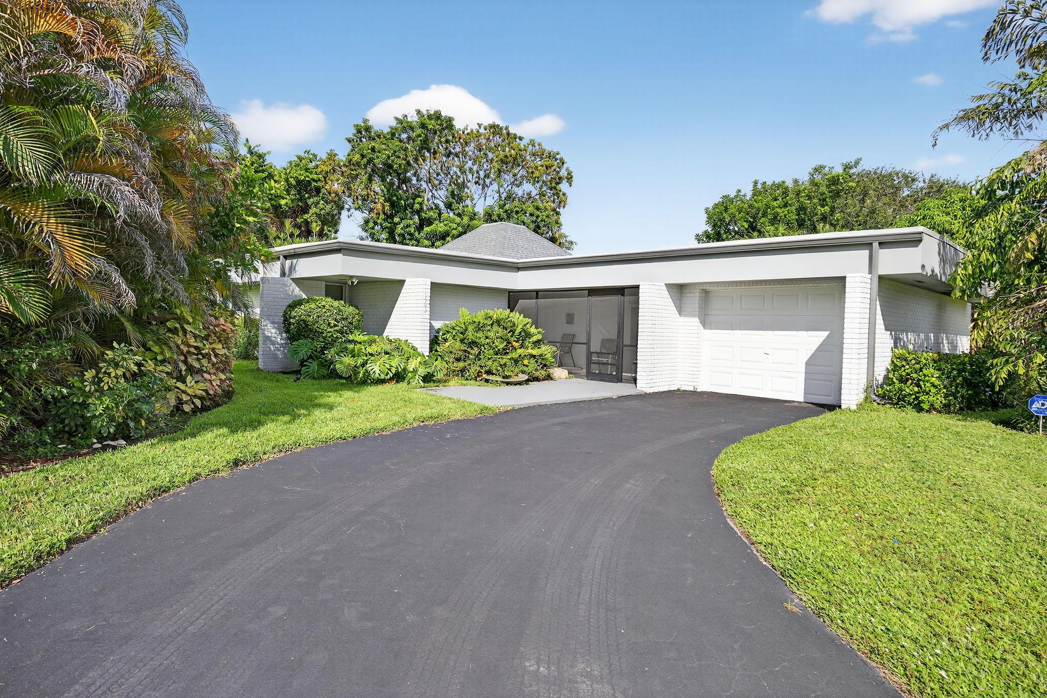 Newly renovated 3 Bed / 2 Bath corner lot house in a golf community. Furnished rental just 5-15 minutes drive to major hopsitals including HCA Woodmont and Broward Health Coral Springs--perfect for travel nurses, doctors, or corporate travelers. Flexible lease terms available. Conveniently located near the Hard Rock Hotel & Casino, Inter Miami CF Stadium, the Florida Turnpike, Fort Lauderdale-Hollywood International Airport, and vibrant Downtown Fort Lauderdale. Modern amenities, prime location, and ready for immediate move-in!