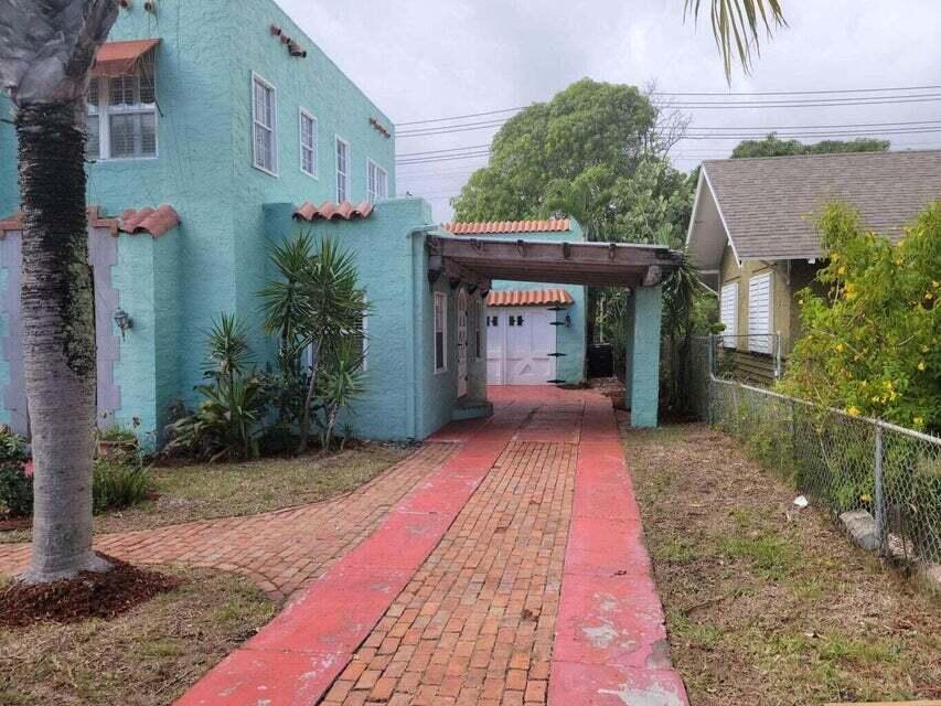 121 S B Street
