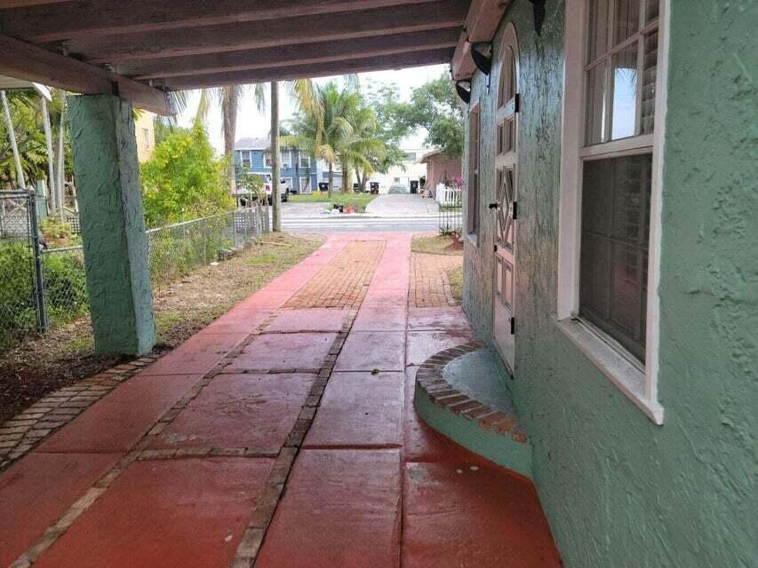 121 S B Street