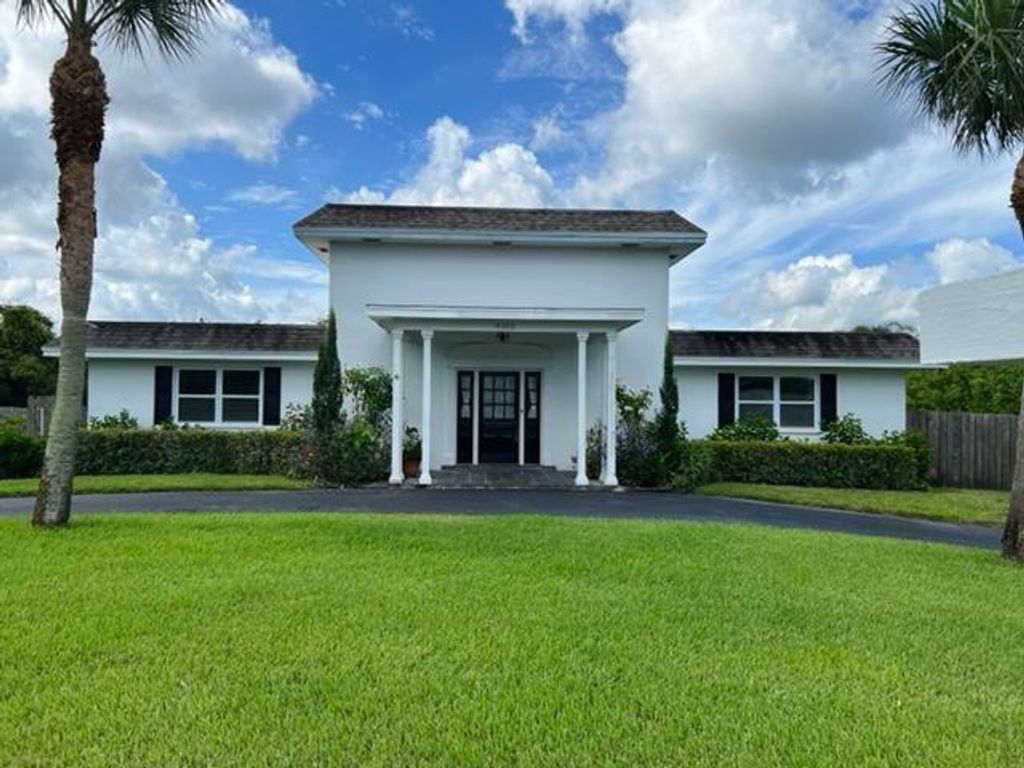 Photo of 9102 SE Duncan Street, Hobe Sound, FL 33455 (MLS # R10810490)