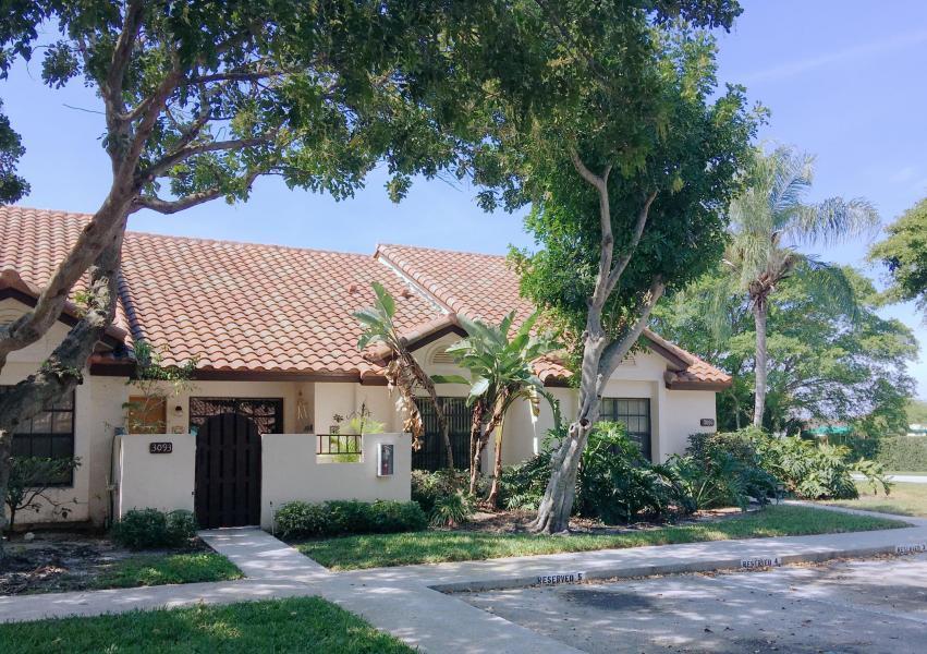 Photo of 3095 Inglewood Terrace, Boca Raton, FL 33431 (MLS # B26071220)