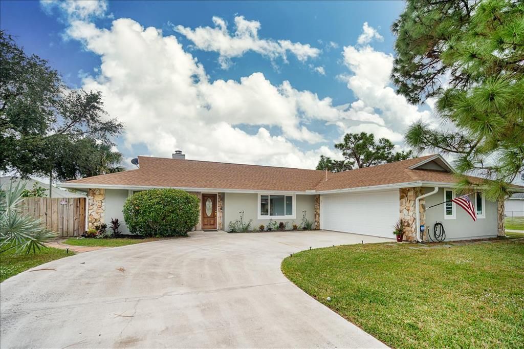 Photo of 580 SW Prado Avenue, Port Saint Lucie, FL 34983 (MLS # R10760126)