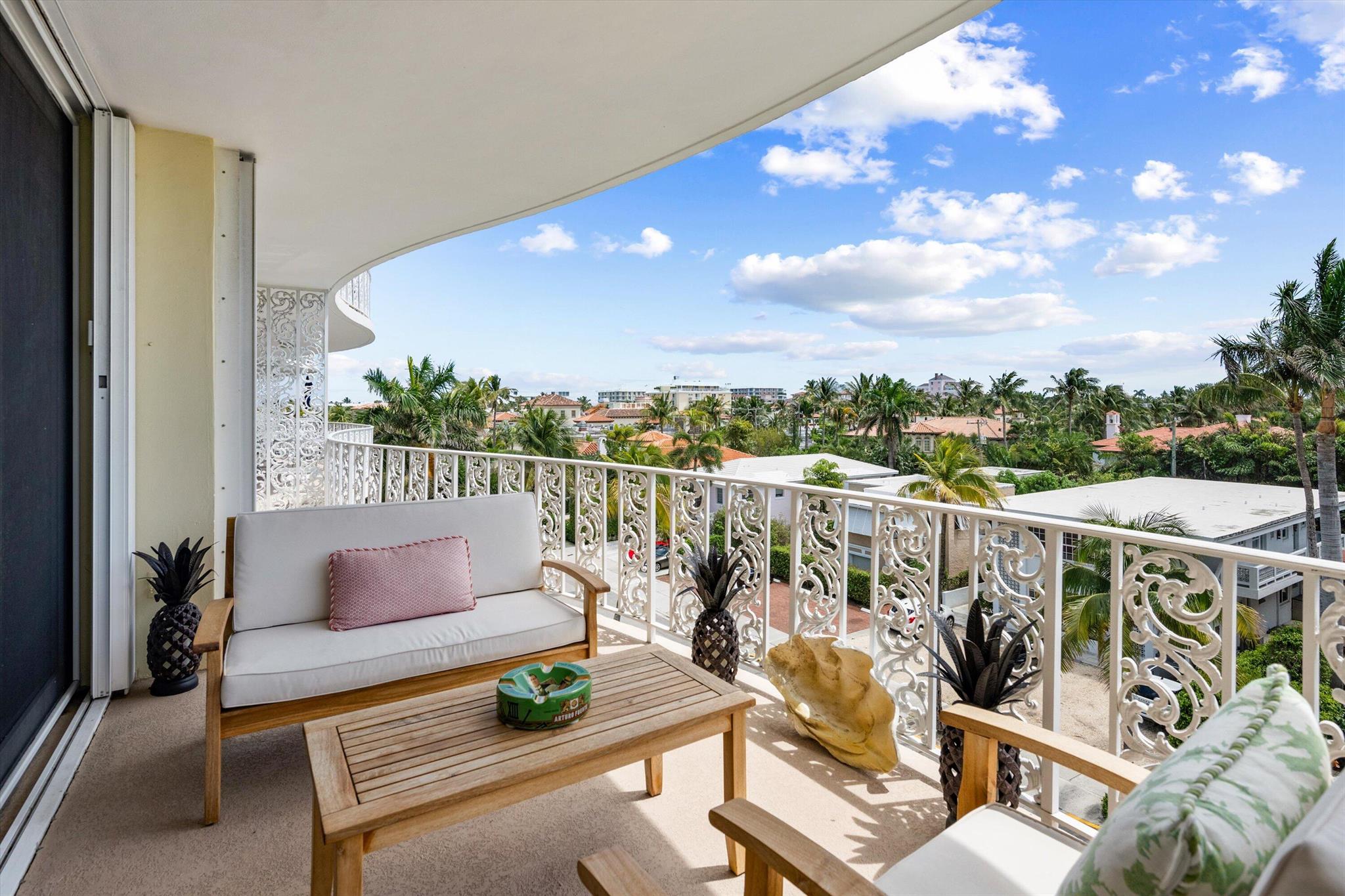 Melbourne House - Residential