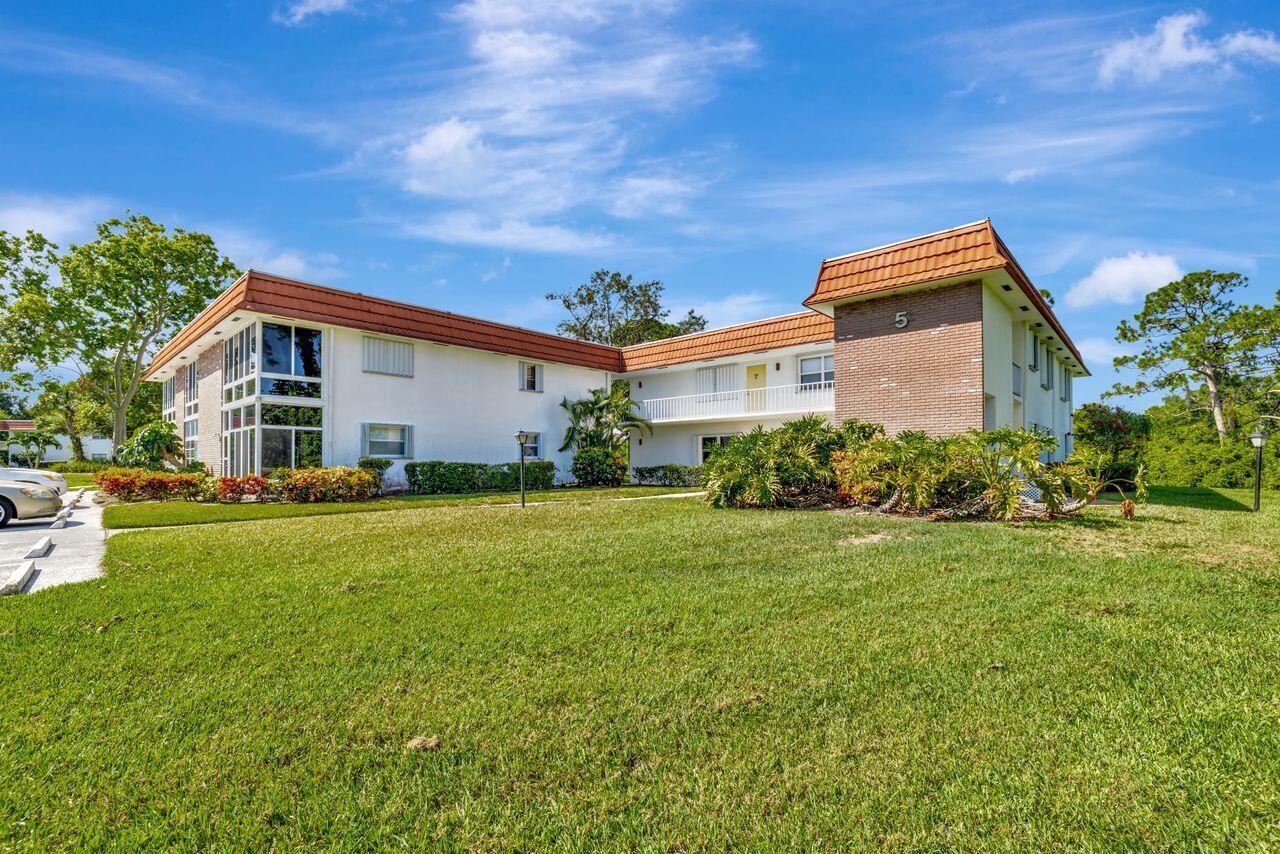 Beautiful first-floor corner condo in Vista Del Lago, a 55+ community in Stuart, FL. This 2-bedroom, 2-bath unit features wood flooring, an open layout, and a private screened patio with lake and nature views. Enjoy added privacy and natural light from the corner location. Vista Del Lago offers resort-style amenities including a heated pool, clubhouse, library, and social activities. Close to downtown Stuart, beaches, shopping, dining, and medical centers. HOA includes water, cable, and exterior maintenance. Ideal for seasonal or full-time living. Don't miss this move-in-ready condo in Martin County!