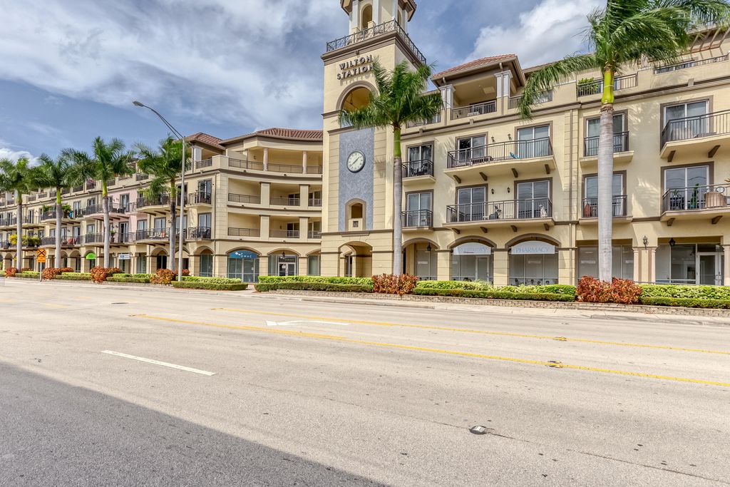 Photo of 2631 NE 14th Avenue #406, Wilton Manors, FL 33334 (MLS # B26008887)