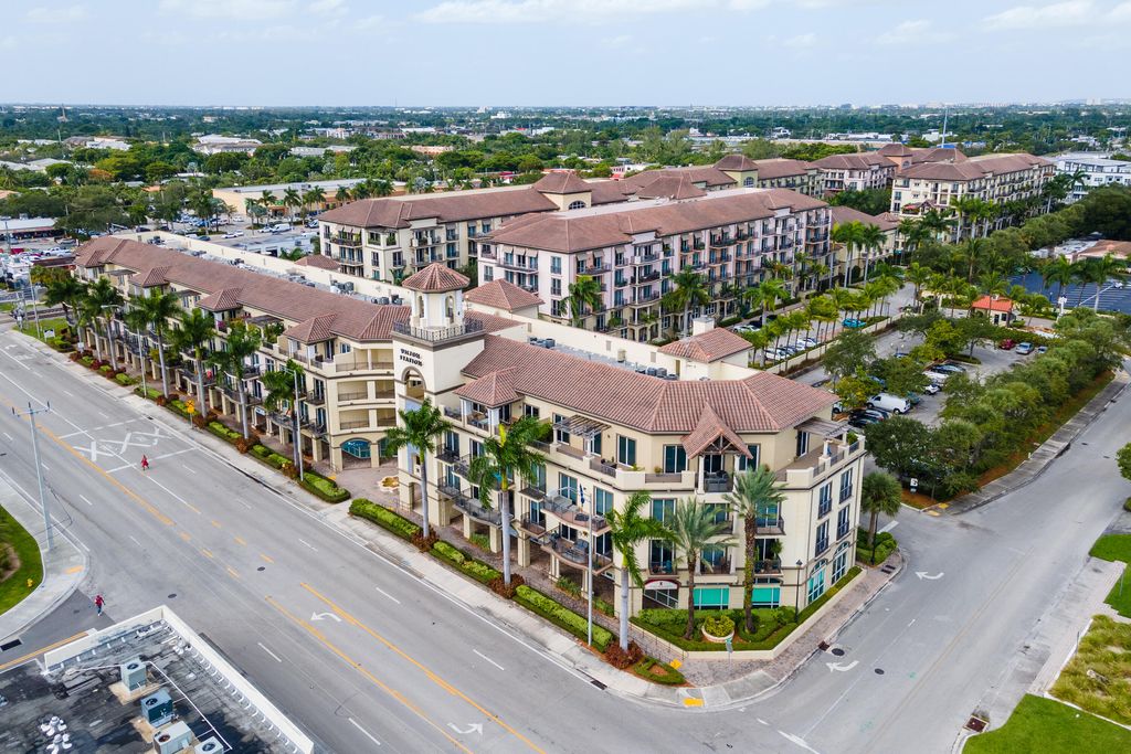 Photo of 2631 NE 14th Avenue #406, Wilton Manors, FL 33334 (MLS # B26008887)