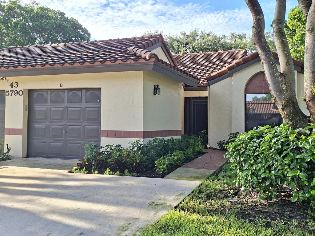 Photo of 5790 Kayla Drive #43B, Boynton Beach, FL 33437 (MLS # B26092429)