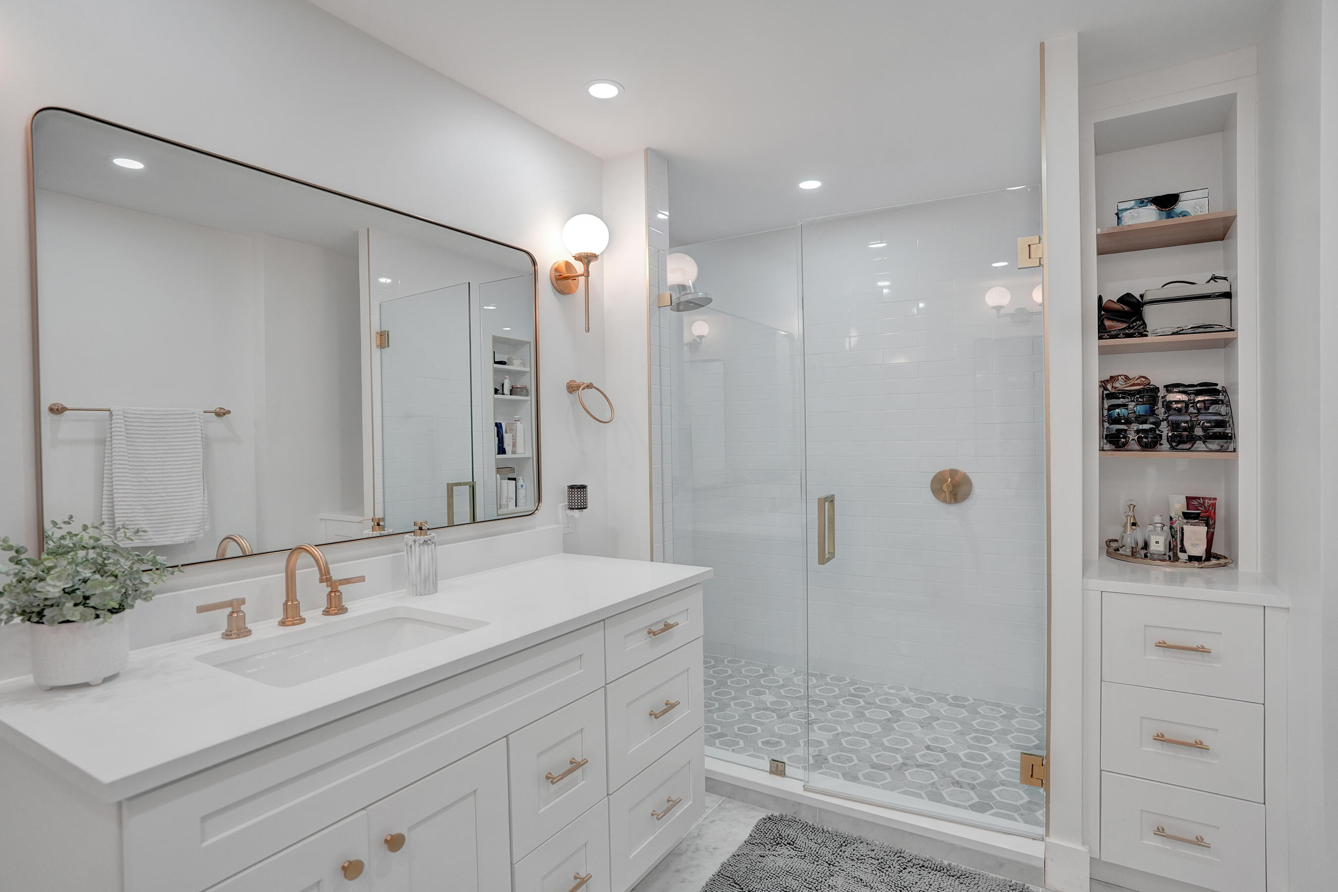 LAKE ESTATES - Residential