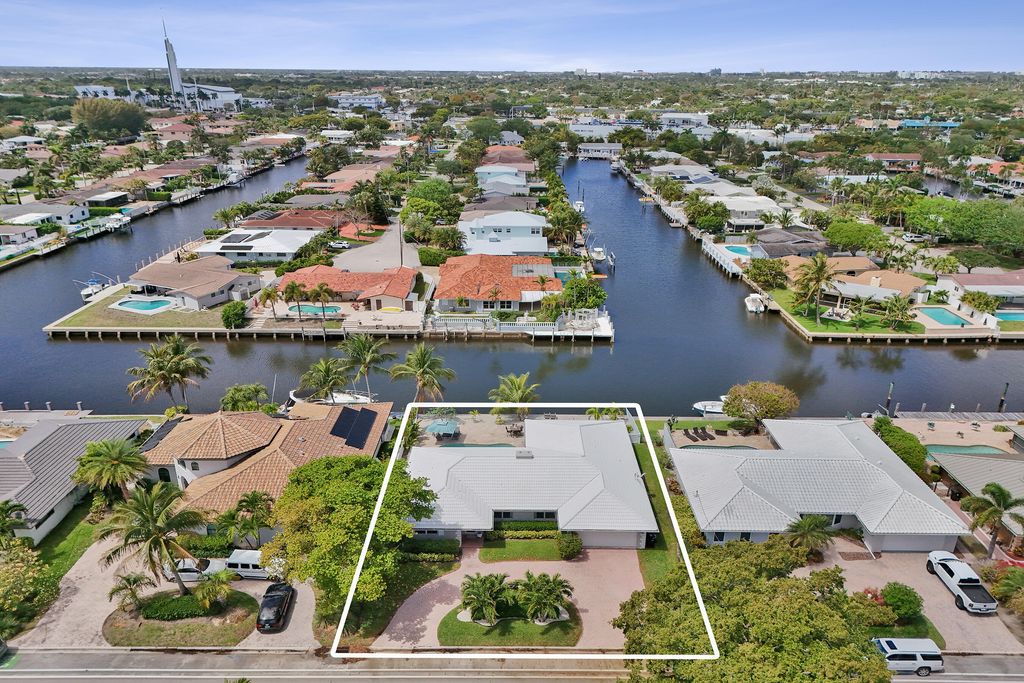 Photo of 5711 Bayview Drive, Fort Lauderdale, FL 33308 (MLS # B26010883)