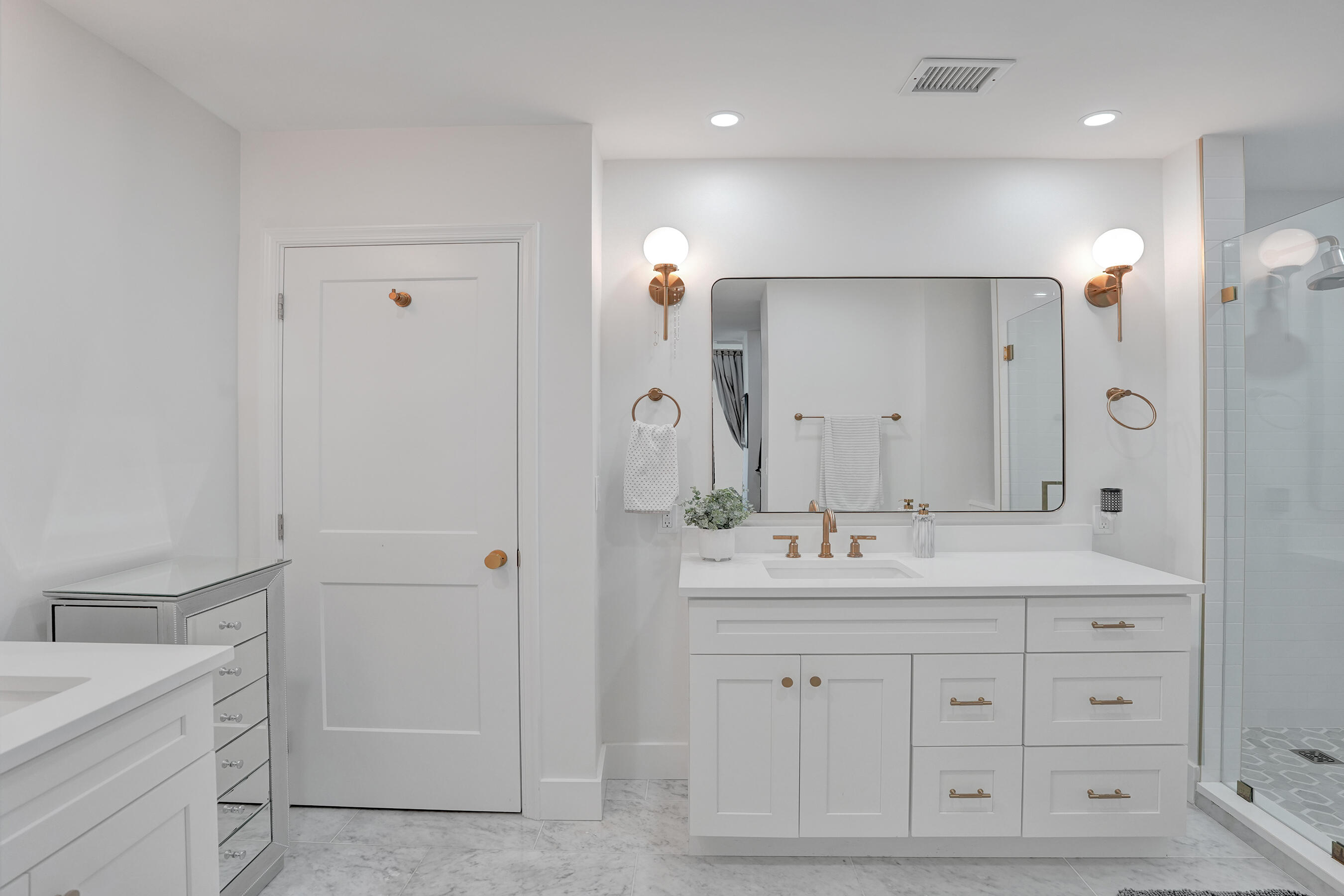 LAKE ESTATES - Residential