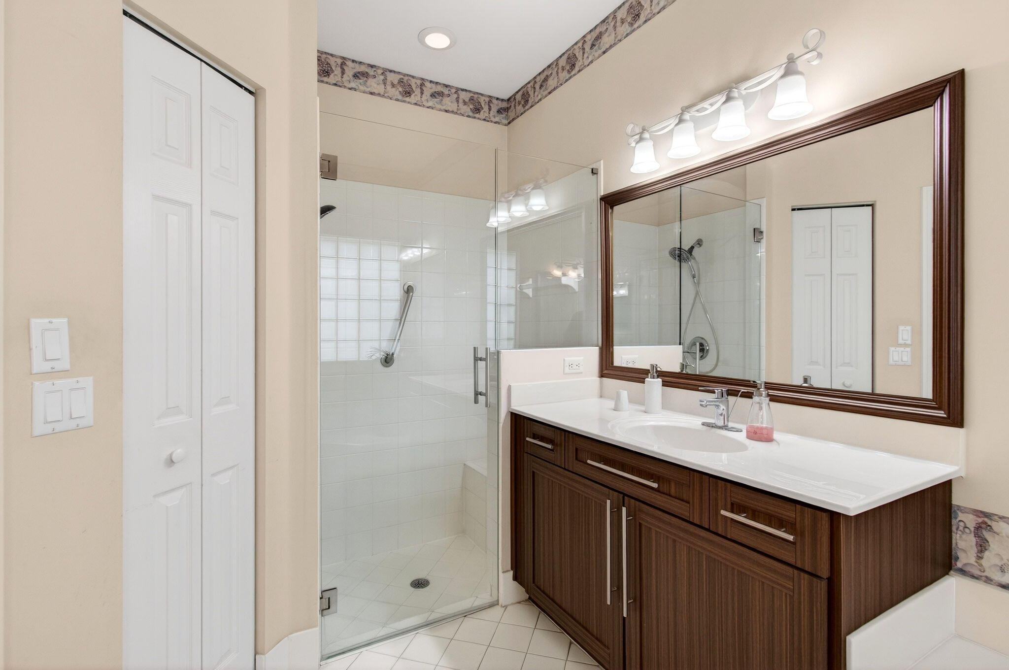 CORAL LAKES - Residential