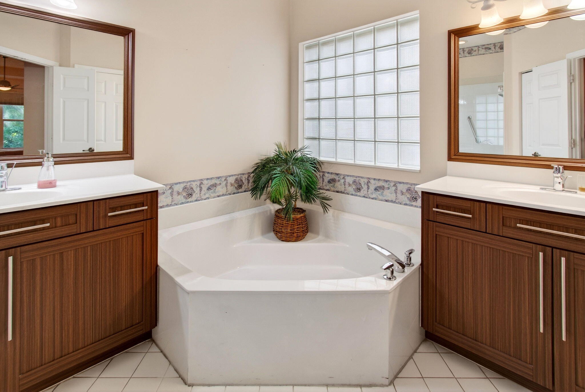 CORAL LAKES - Residential