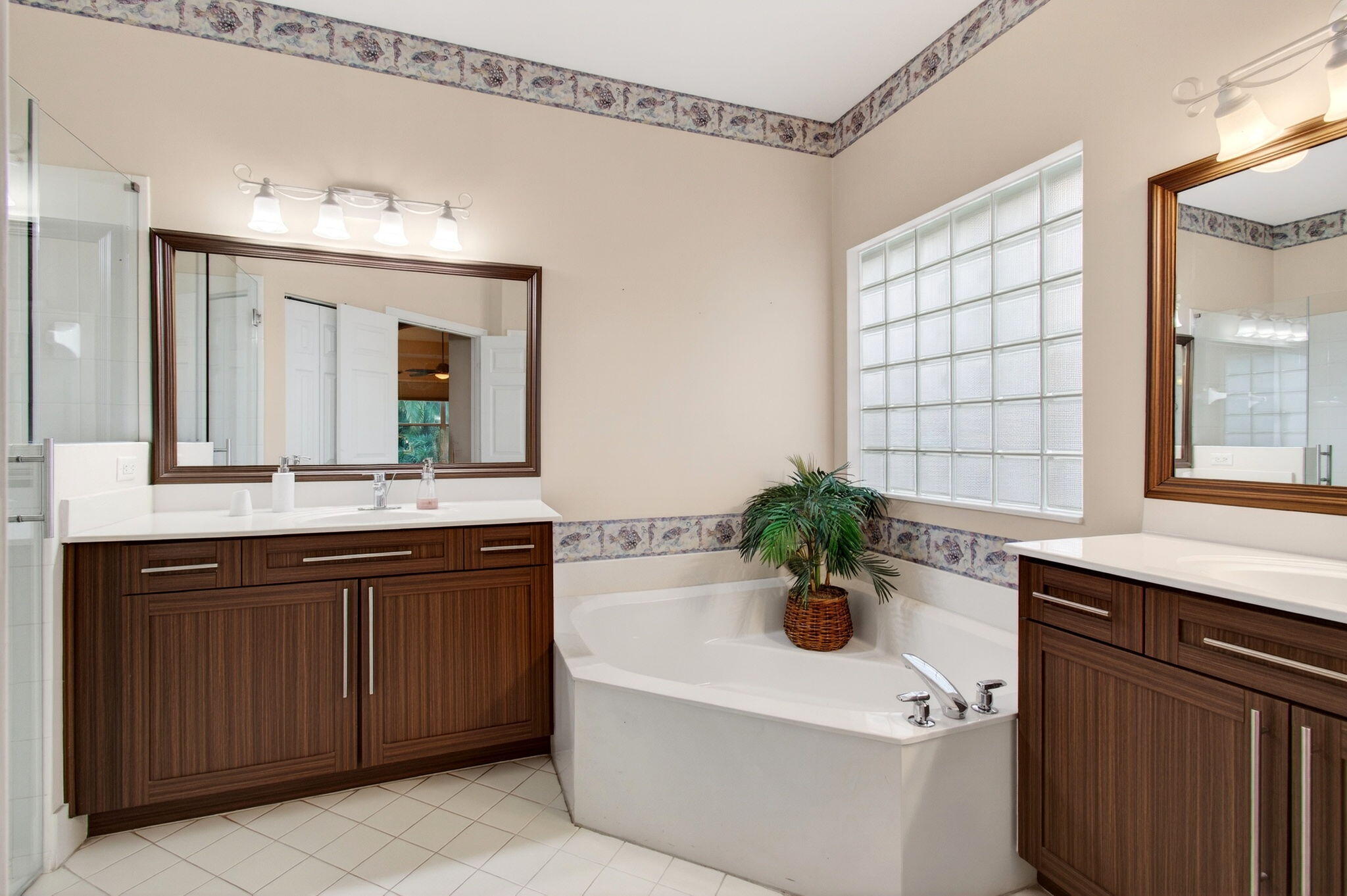 CORAL LAKES - Residential