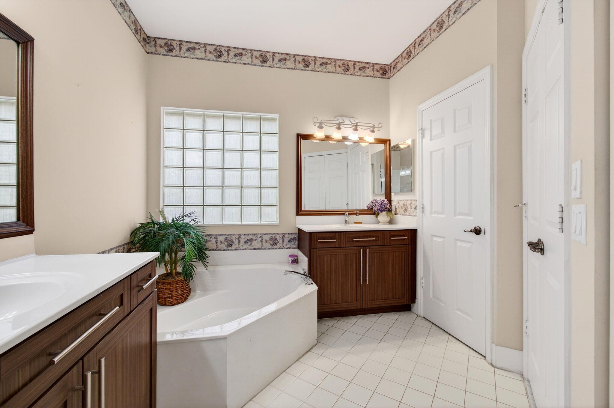 CORAL LAKES - Residential