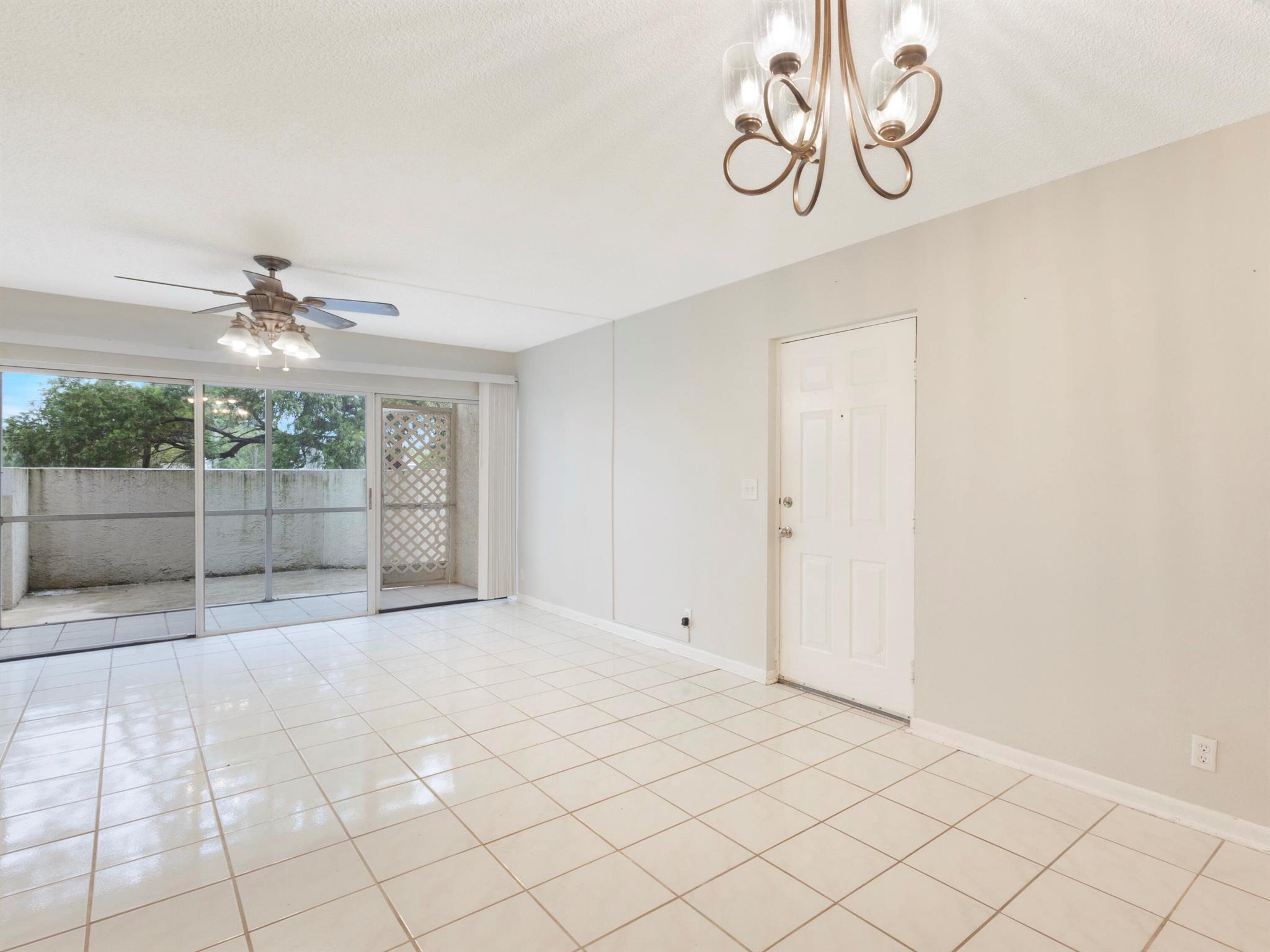 1530 SE Royal Green 108 Circle 108, Port St Lucie, FL, 34952/$155,000 2 1530 SE Royal Green 108 Circle 108