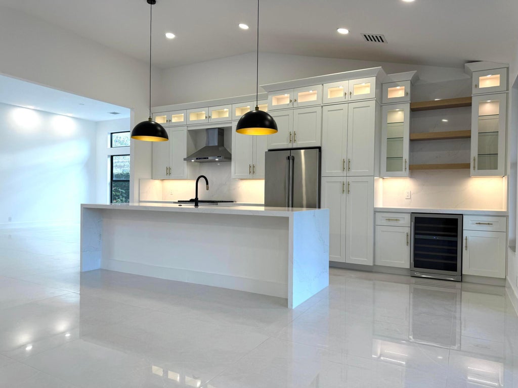 Photo of 123 Victoria Bay Court, Palm Beach Gardens, FL 33418 (MLS # R11132805)