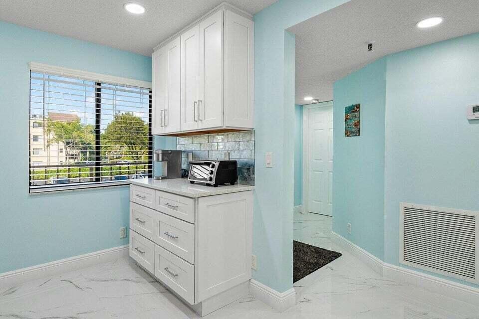 7076 Huntington Lane 207