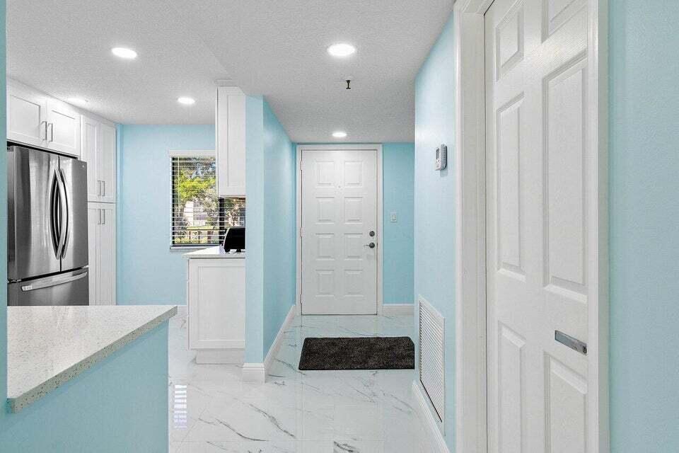 7076 Huntington Lane 207