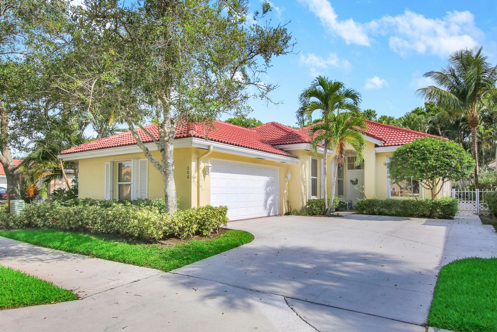 Photo of 304 S Hampton Drive Dr, Jupiter, FL 33458 (MLS # R10789886)