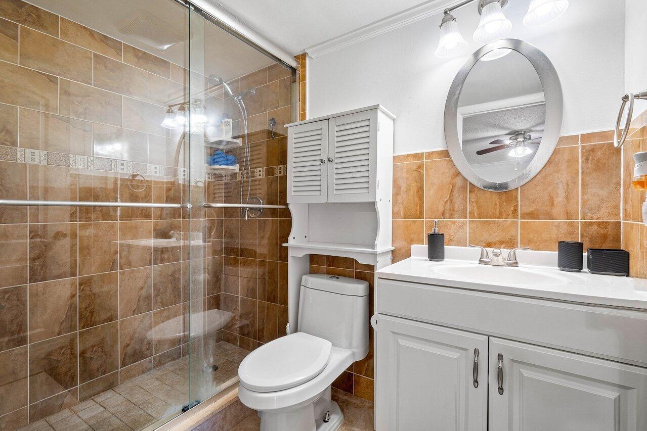 WATERSIDE ESTATES - Residential Lease