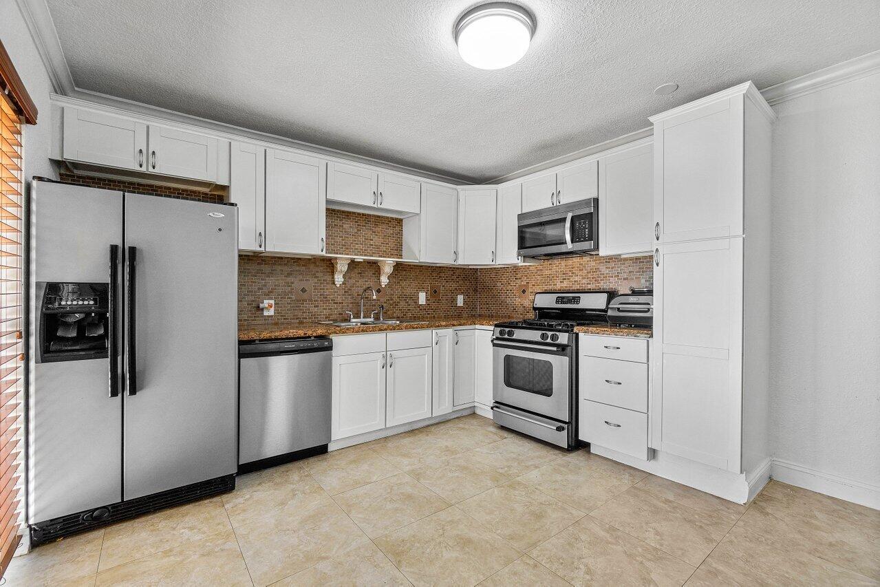 WATERSIDE ESTATES - Residential Lease