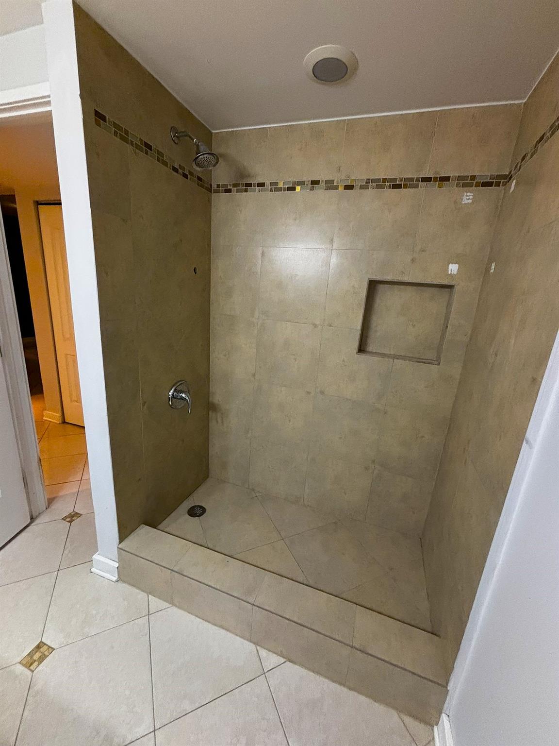 JACARANDA VILLAS 1 CONDO - Residential Lease