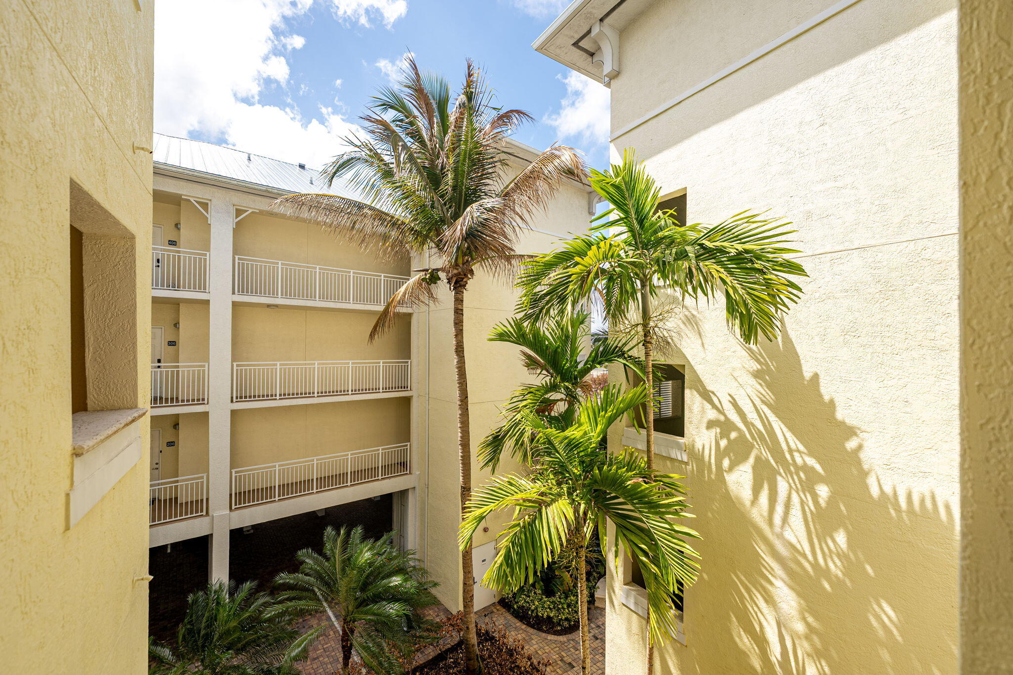 HARBORAGE YACHT CONDO - Residential