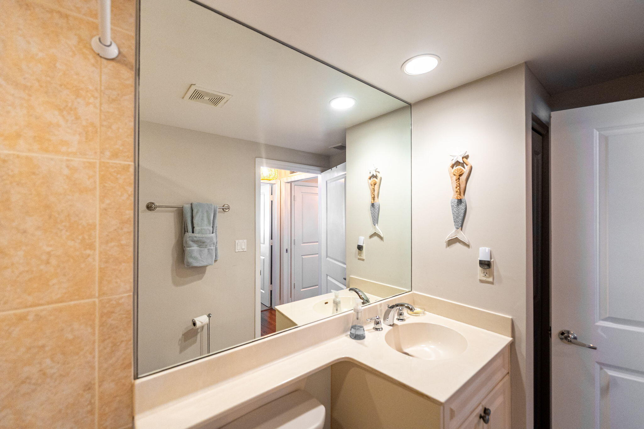 HARBORAGE YACHT CONDO - Residential