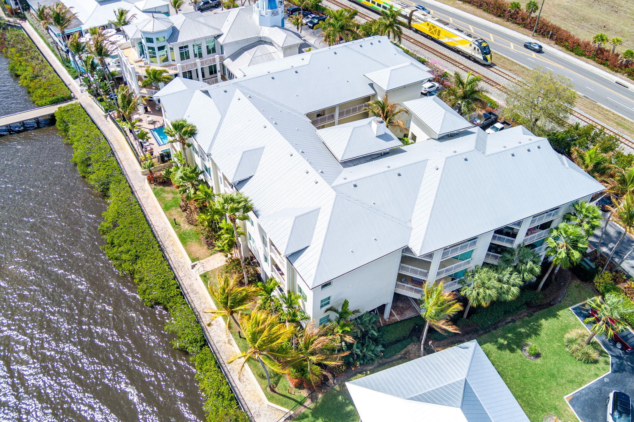 HARBORAGE YACHT CONDO - Residential