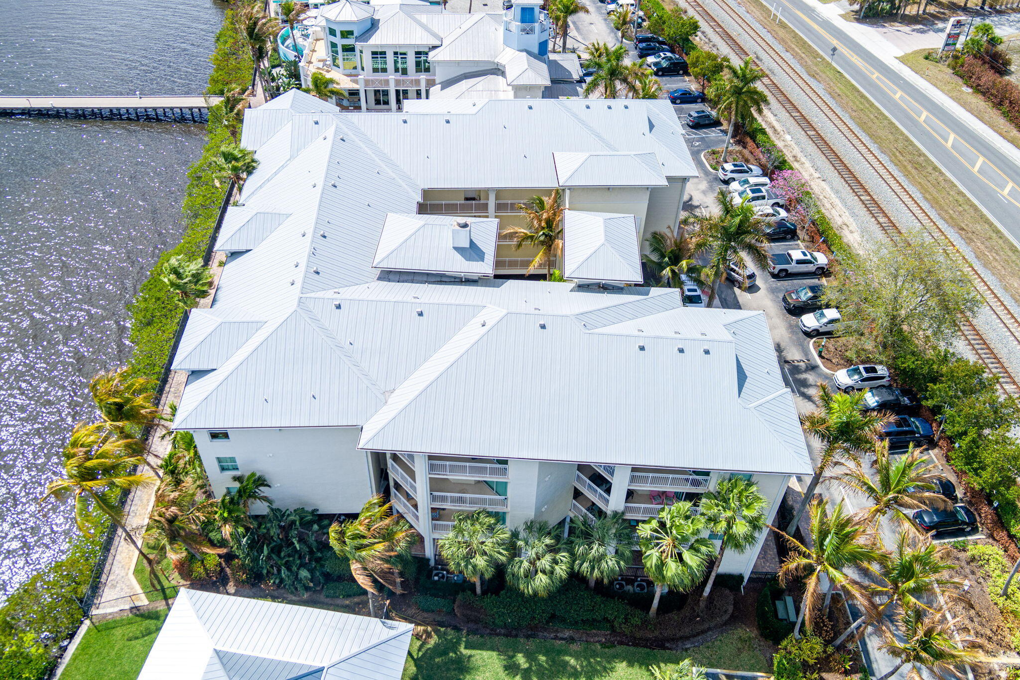 HARBORAGE YACHT CONDO - Residential