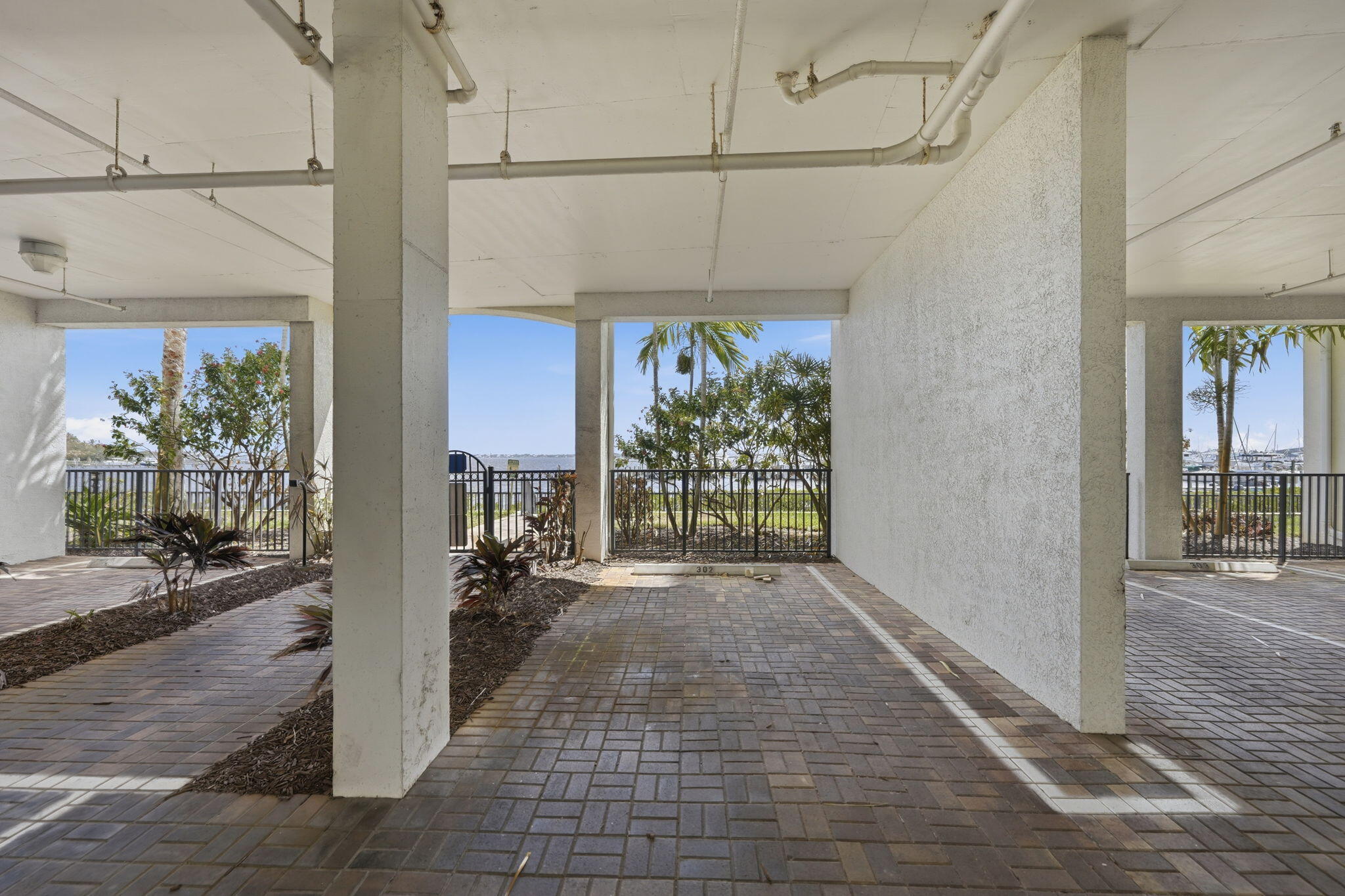 HARBORAGE YACHT CONDO - Residential