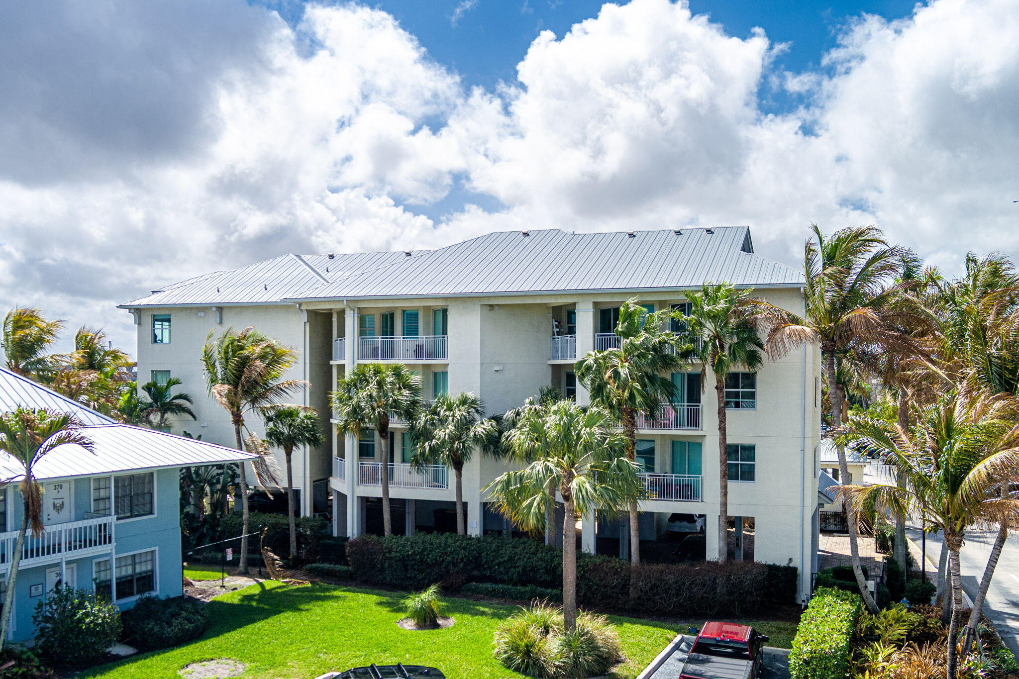 HARBORAGE YACHT CONDO - Residential