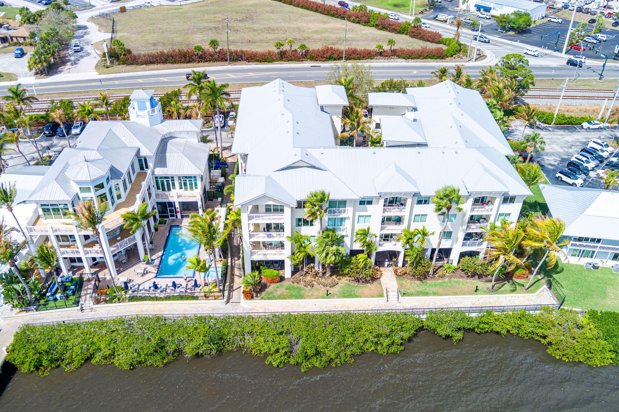 HARBORAGE YACHT CONDO - Residential