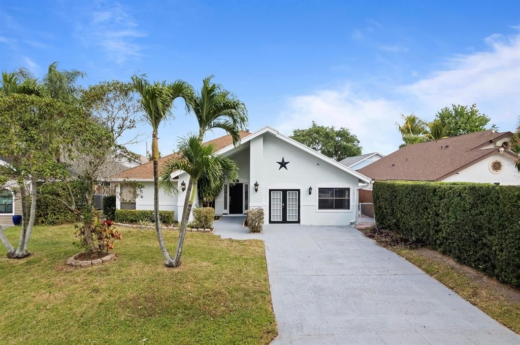 Photo of 6039 Dimond Street, Jupiter, FL 33458 (MLS # R10874182)