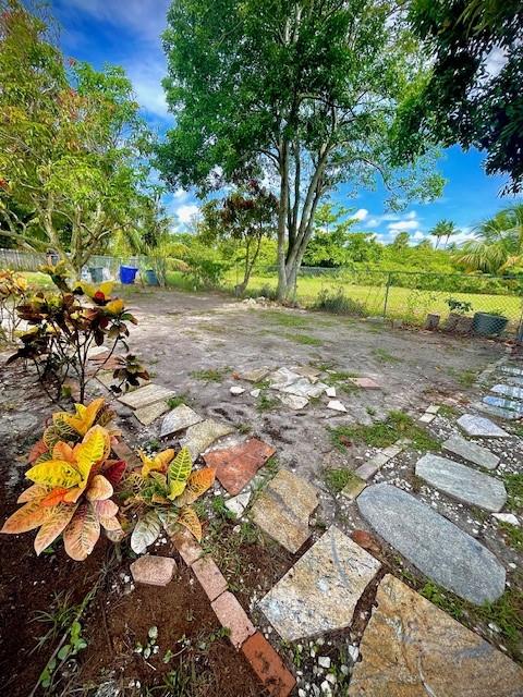 121 NW 7th Ct