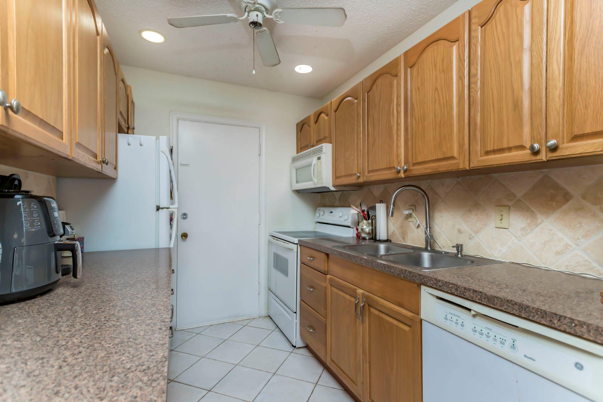 Imperial Point Colonnade - Residential