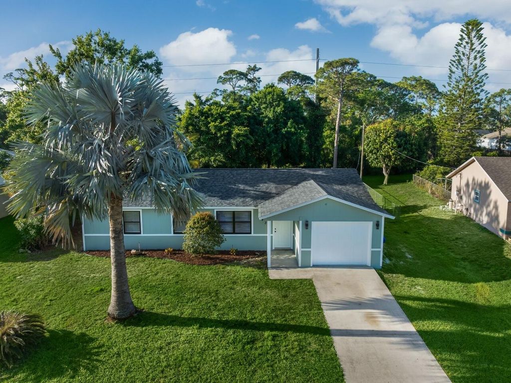 Photo of 243 Delaware Avenue, Sebastian, FL 32958 (MLS # R11080097)
