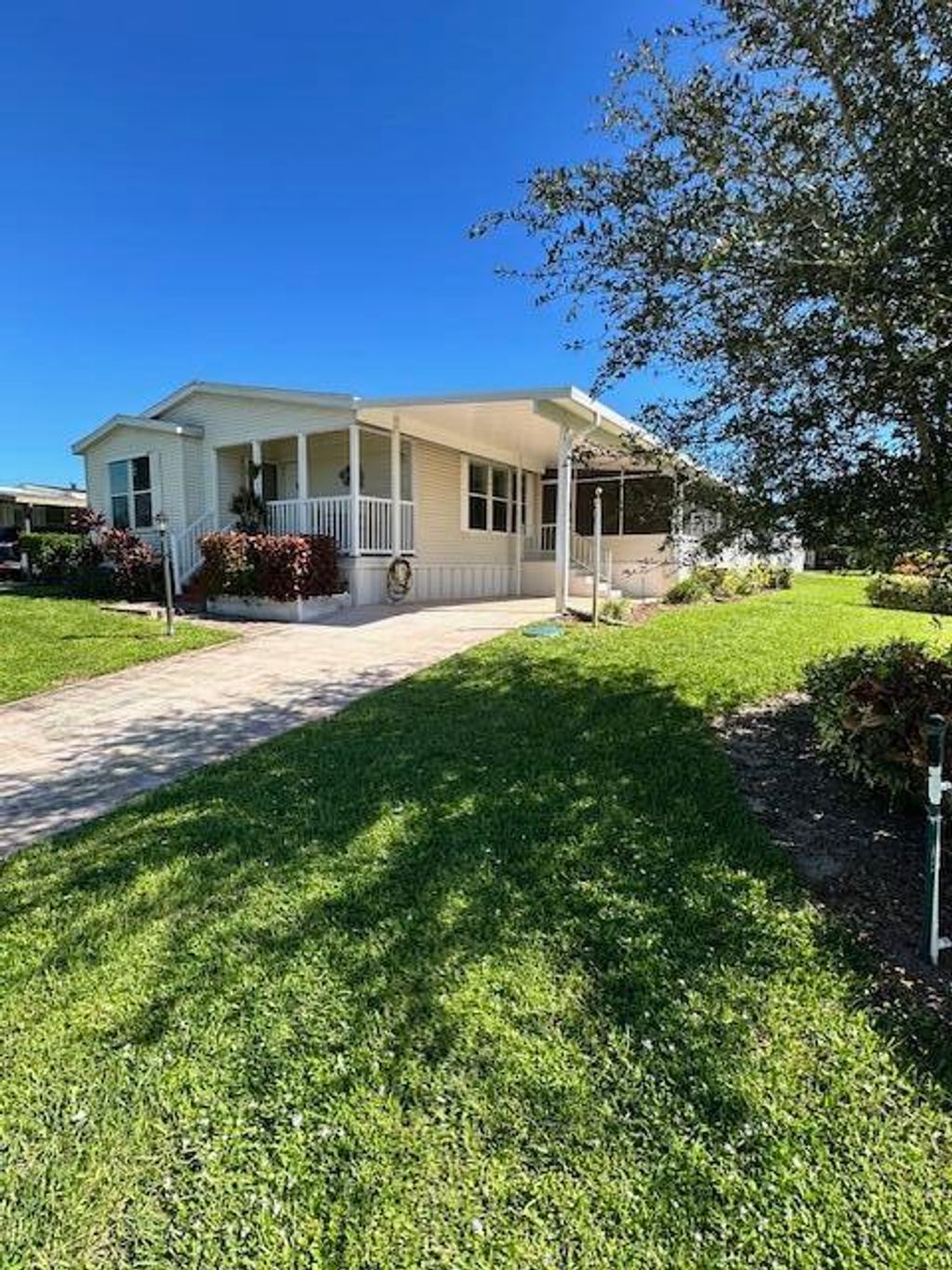 Photo of 7955 SE Independence Avenue, Hobe Sound, FL 33455 (MLS # B26017972)