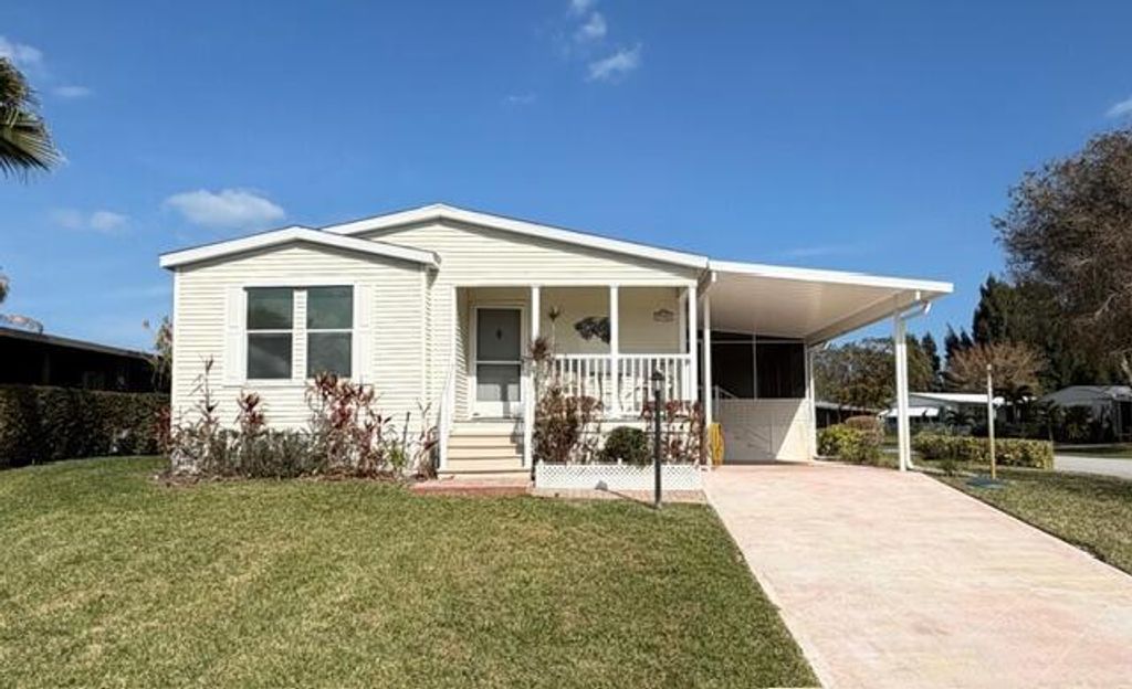 Photo of 7955 SE Independence Avenue, Hobe Sound, FL 33455 (MLS # B26017972)