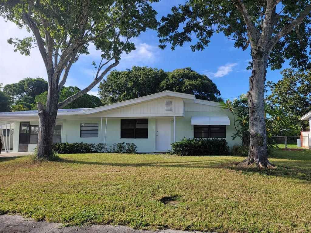 Photo of 1710 Paseo Avenue Ave, Fort Pierce, FL 34950 (MLS # R10824662)