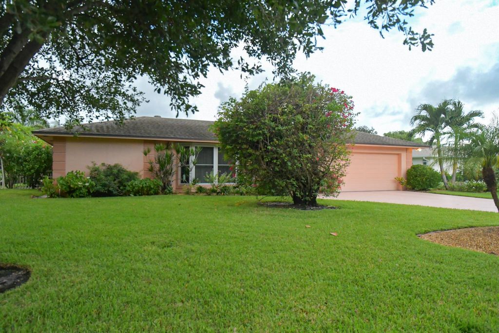 Photo of 73 Fairview E, Tequesta, FL 33469 (MLS # R11129967)